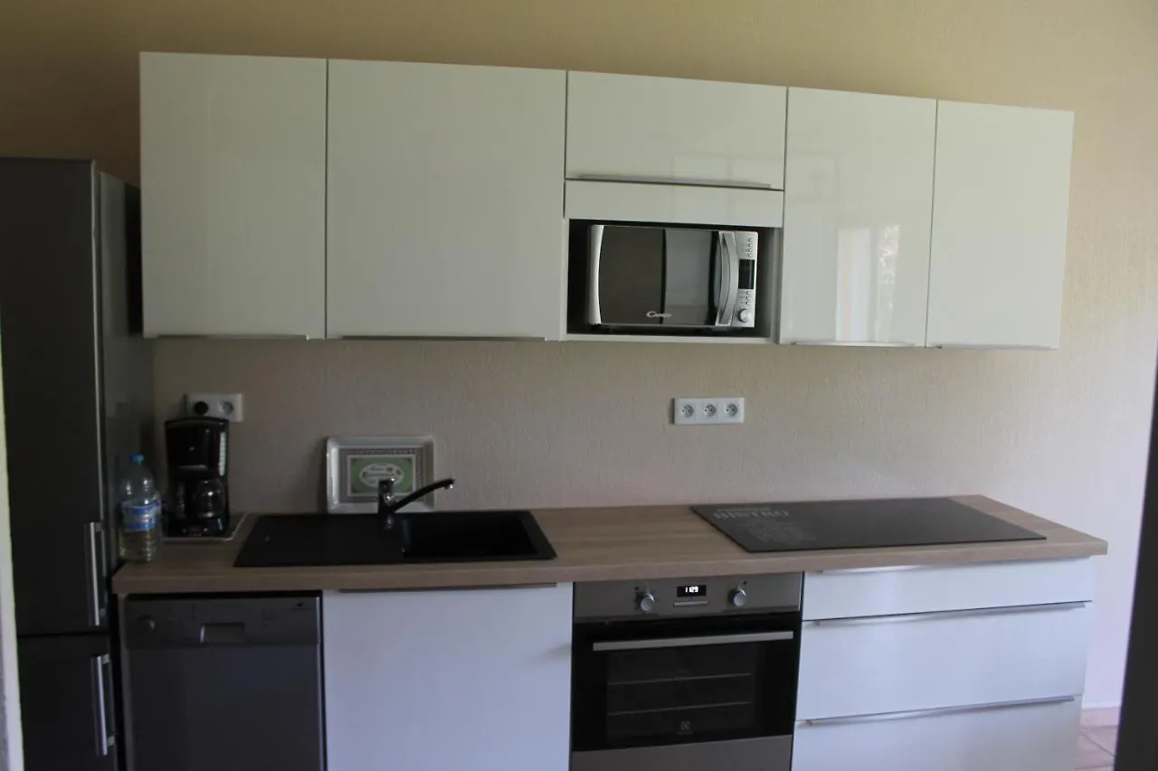 Appart 40 m2, 2 pièces près côte d'azur, piscine, parking, proche du Golf St Donat Mouans-Sartoux 0*,  France