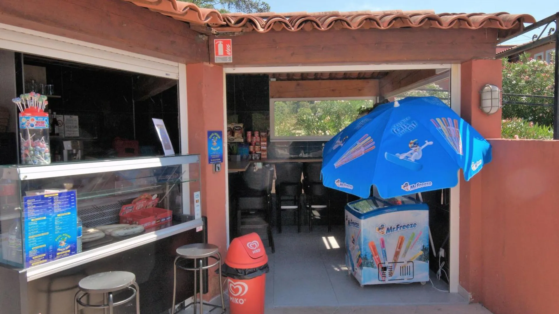 Appart 40 m2, 2 pièces près côte d'azur, piscine, parking, proche du Golf St Donat Mouans-Sartoux 0*,  France